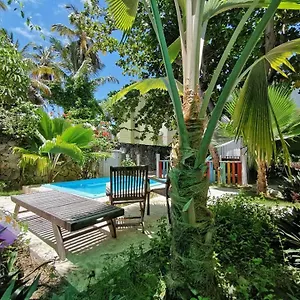 Мини-отель Riviera Eco Travelers ***