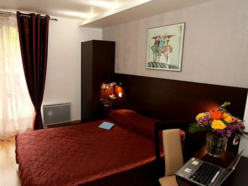 ***  Hotel Alane Paris France